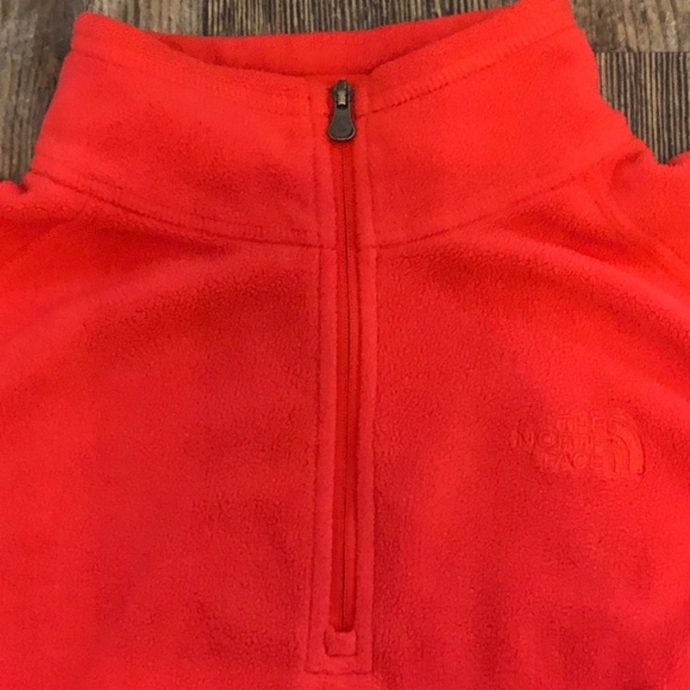 The North Face quarter zip fleece.EUC No stains or picks.  Animal and smoke free - Picture 4 of 10